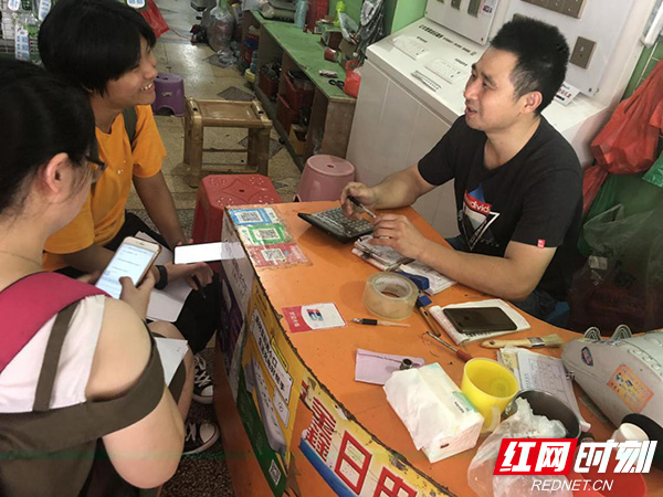 長春鎮實踐團成員與當地商戶深度訪談.jpg