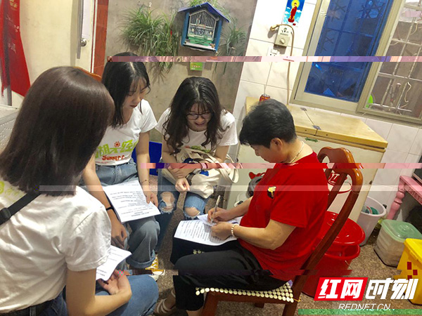 牙城鎮實踐團成員與村民深度交流.jpg